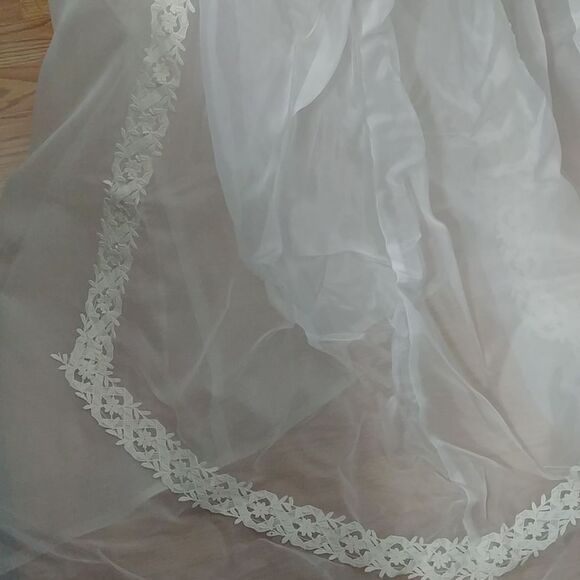 My mother's vintage Bohemian 1960's wedding gown long sleeves and lace - Picture 8 of 14